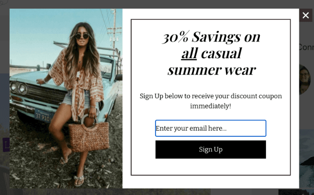 Popup with the text "30% Savings on all casual summer wear" with a photo of a woman in shorts and a blouse.